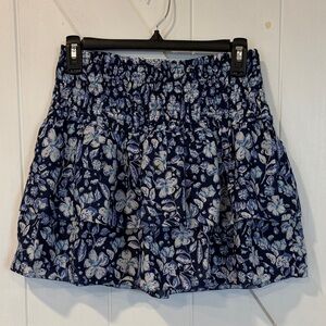 Vineyard Vines Blue and White Patterned Skirt